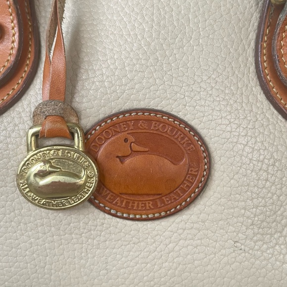 Dooney & Burke Vintage Shoulder Bag β PRICED TO SELL! - Picture 2 of 6